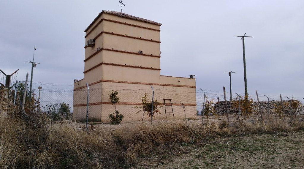 El Primillar. Construcción artificial para facilitar la nidificación del cernícalo primilla ubicada en una finca privada. Foto Noviembre 2020